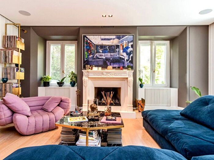 Appartamento con 6 locali in vendita in Via Santa Teresa a Chiaia, Chiaia, Napoli