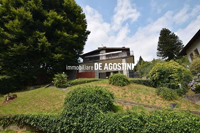Casa con 6 locali in vendita in Via Gemelli Colazza Novara, Colazza