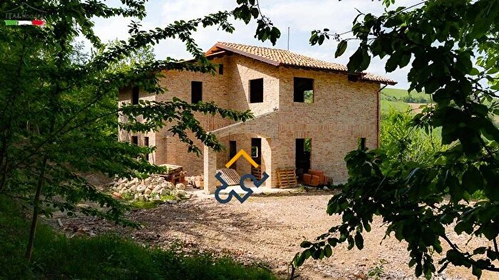 Casa con 7 locali in vendita in Castignano Castignano Centrale, Castignano