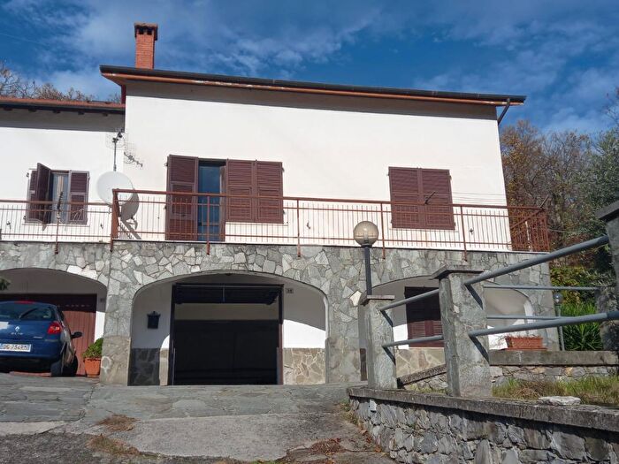 Casa con 5 locali in vendita in Via Pietro Andrea Casella, San Colombano Certenoli