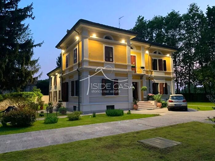 Casa con 10 locali in affitto in Mantova