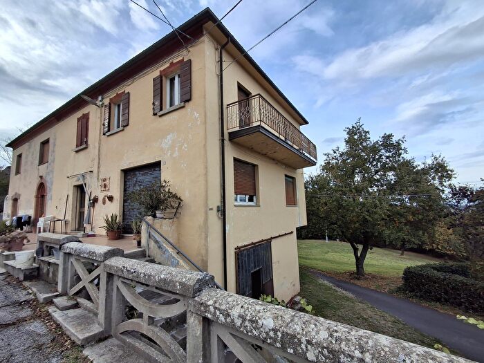 Casa con 10 locali in vendita in Via Lemontina, San Leo
