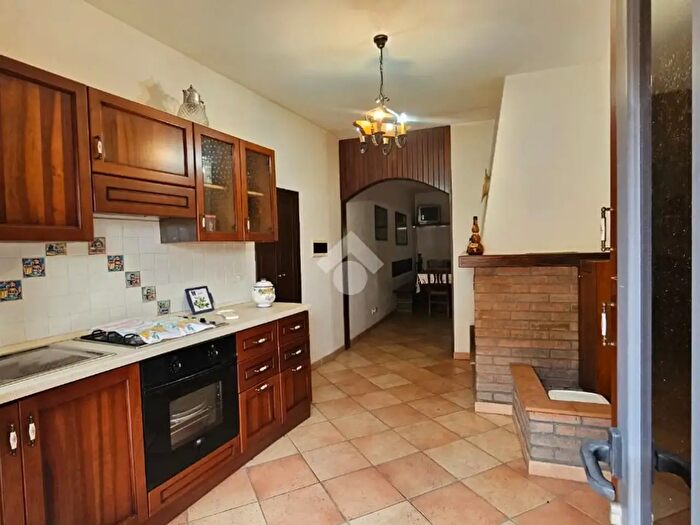 Casa quadrilocale in vendita in Via Cà Fabbruccio, Tavoleto