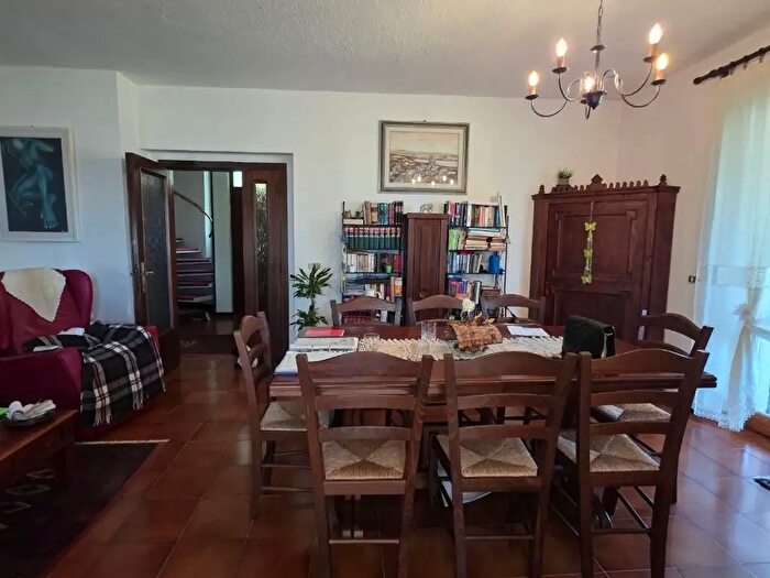 Casa con 6 locali in vendita in Piegaro