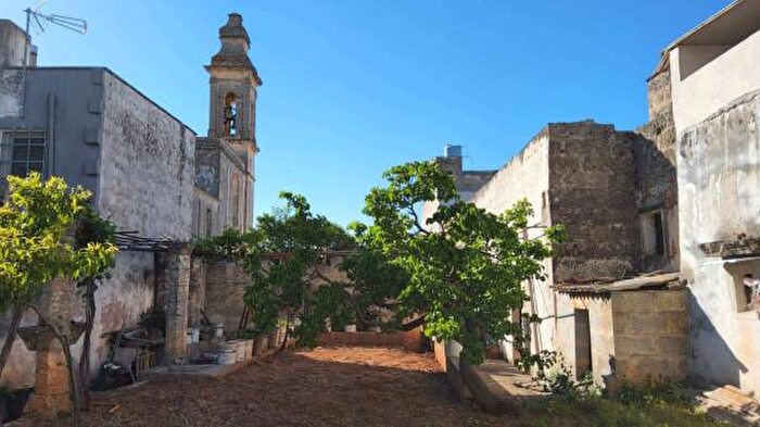 Casa con 6 locali in vendita in Via E Coletta, PresicceAcquarica