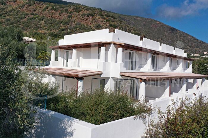 Appartamento bilocale in vendita in Via Rinascente Snc, Santa Marina Salina