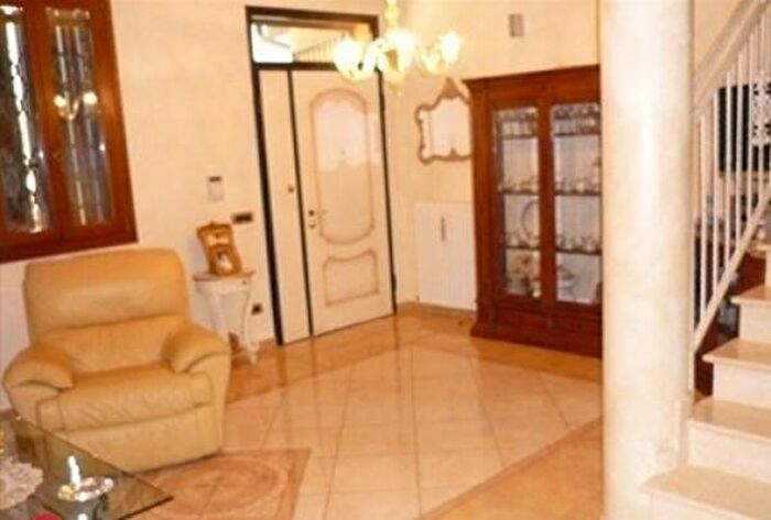 Casa con 6 locali in vendita in Quattro Castella