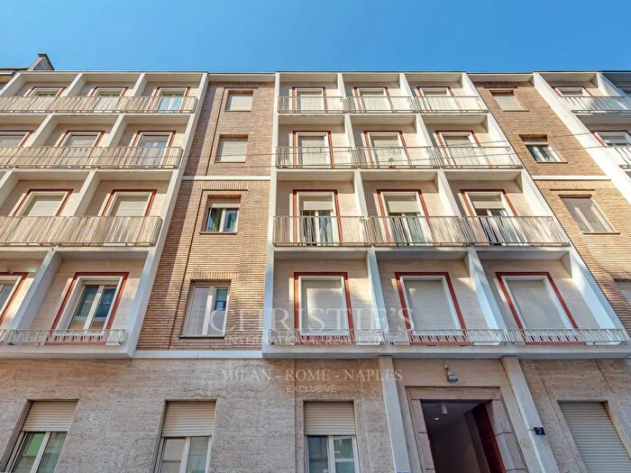 Appartamento trilocale in affitto in Via San Senatore, Milano