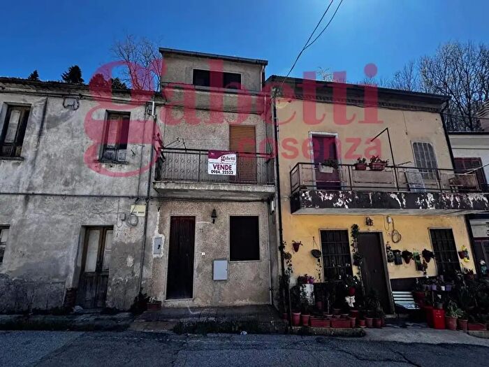 Appartamento con 5 locali in vendita in Mangone Cs Via Berardi, Mangone