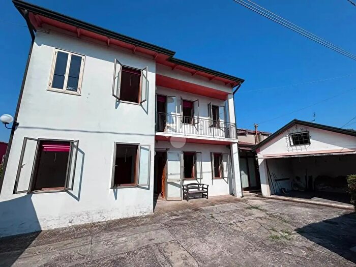 Casa trilocale in vendita in Via Borgo Botteghe, Piove Di Sacco