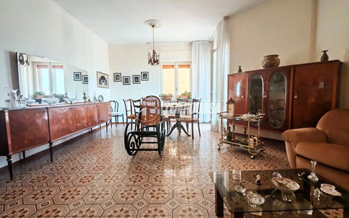 Appartamento quadrilocale in vendita in Via Gabriele dAnnunzio, Gioia Del Colle