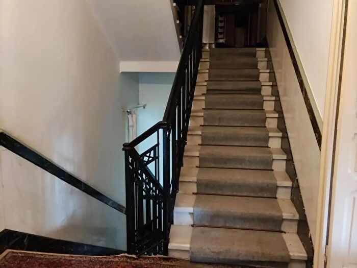 Casa con 16 locali in vendita in Carrara