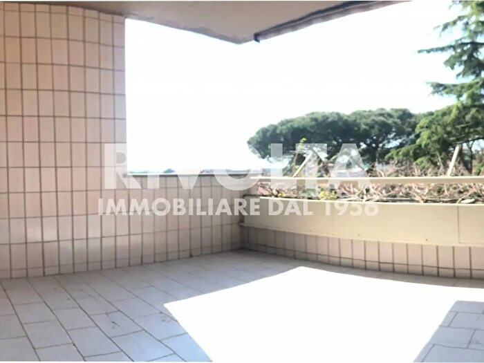 Appartamento con 5 locali in affitto in Via Cassia, Roma