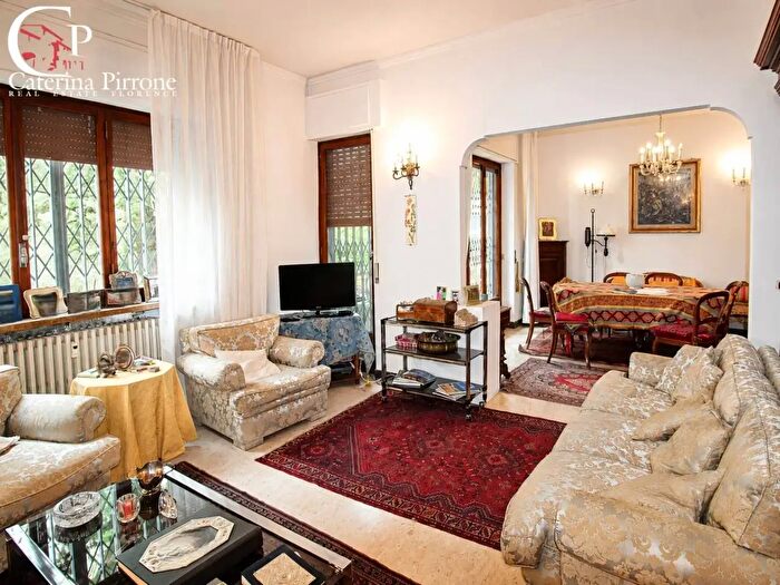 Appartamento con 6 locali in vendita in Via Fratelli Bronzetti, Firenze
