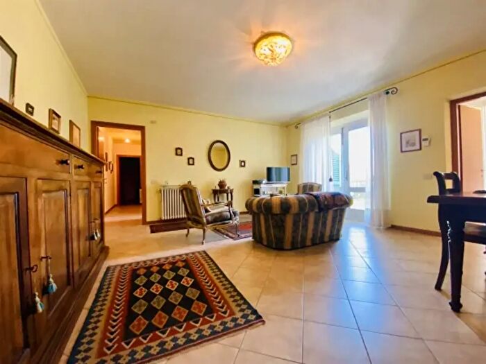 Appartamento quadrilocale in vendita in Via delle Ville, Lucca