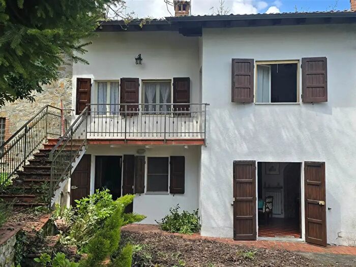 Casa con 8 locali in vendita in Lama Mocogno