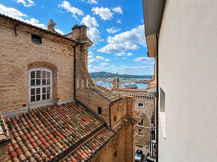 Appartamento quadrilocale in affitto in Centro Storico, Ancona