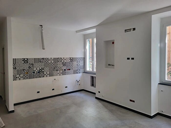 Appartamento quadrilocale in vendita in Via Pittaluga, Genova