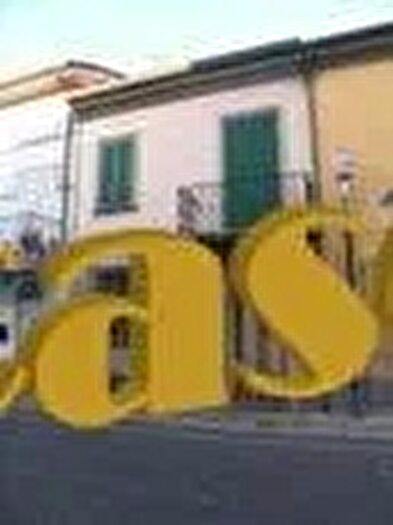 Casa con 5 locali in vendita in Viareggio