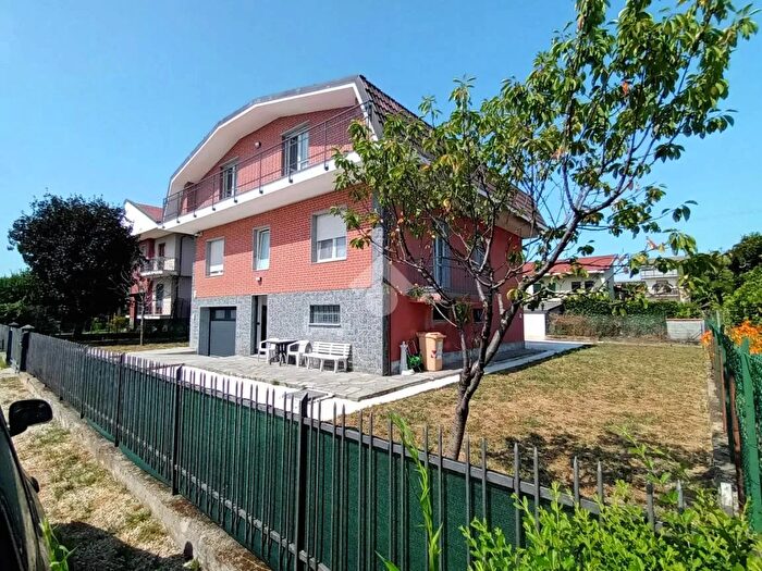 Casa con 8 locali in vendita in Via Rusca, Nichelino