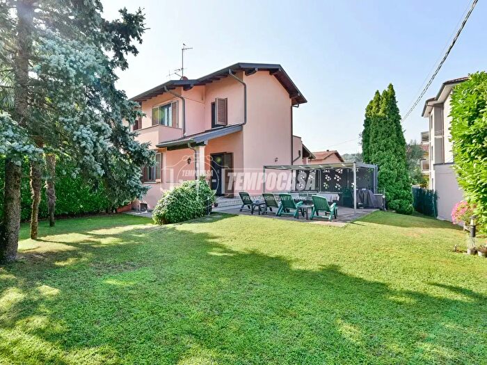 Casa trilocale in vendita in Via Fornace, Lipomo