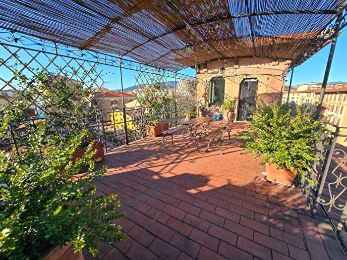 Casa quadrilocale in affitto in Via Gaetano Milanesi, Leopoldo Vittorio Emanuele Statuto, Firenze