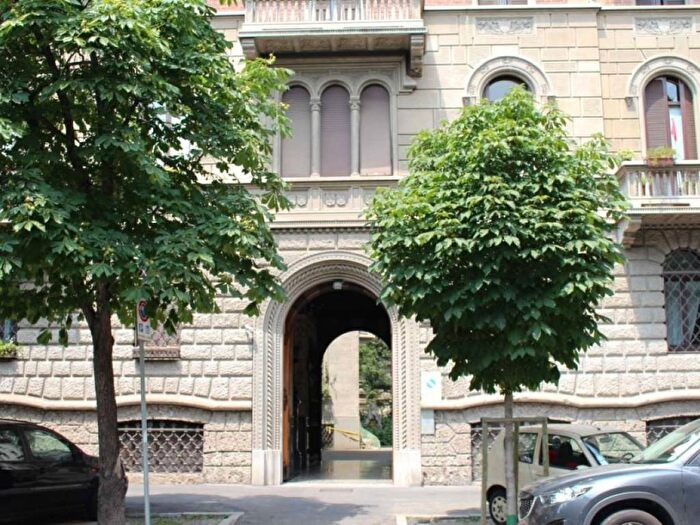 Appartamento trilocale in affitto in via Ruggiero Settimo, Washington, Milano