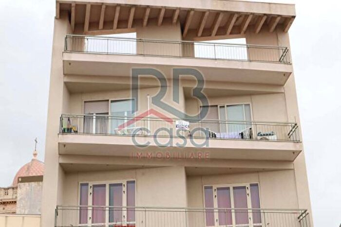 Appartamento con 5 locali in vendita in Vico Giuseppe La Farina, Ispica