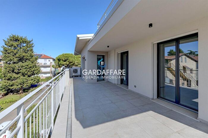 Appartamento trilocale in vendita in Desenzano Del Garda