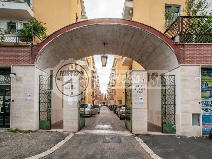 Appartamento bilocale in vendita in Via Tuscolana, Roma