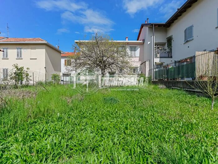 Appartamento trilocale in vendita in Via Vittorio Emanuele II, Bernareggio