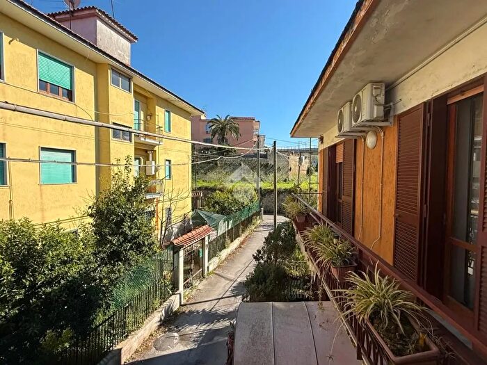 Casa con 6 locali in vendita in Via Vecchia Napoli, Napoli