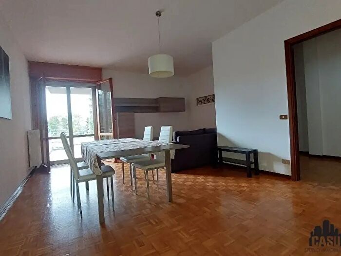 Appartamento con 5 locali in affitto in Parma