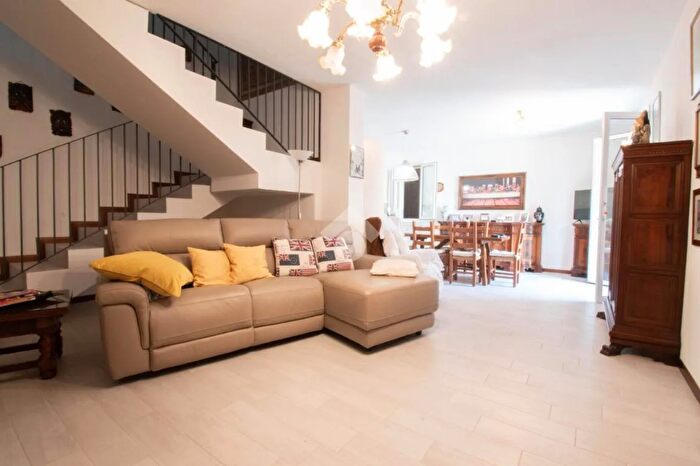 Casa con 5 locali in vendita in Via Gruppo, Carpi