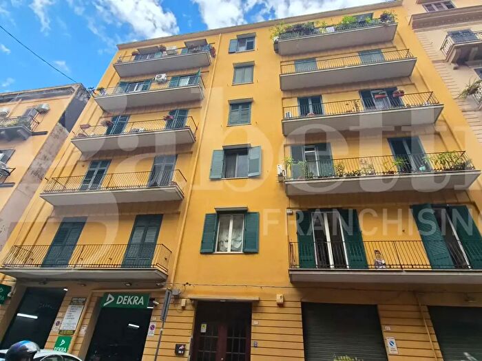 Appartamento trilocale in affitto in Via Turrisi Colonna B, Palermo