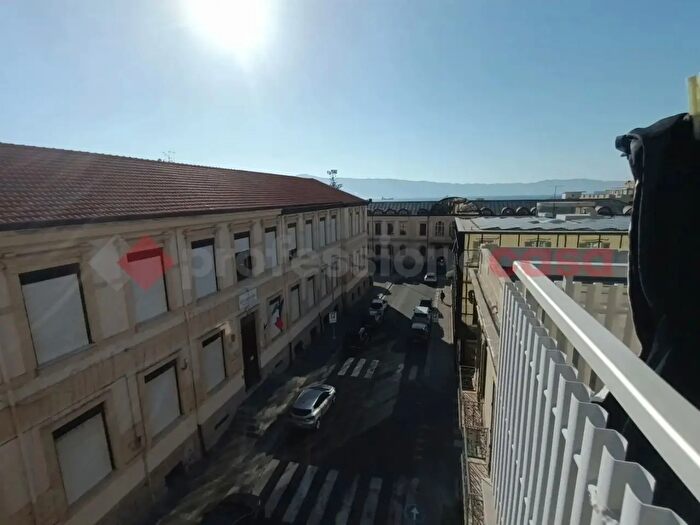 Appartamento trilocale in vendita in Via Archia Poeta, Reggio Calabria