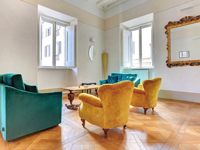 Appartamento con 5 locali in affitto in Piazza Rondanini, Pantheon, Roma