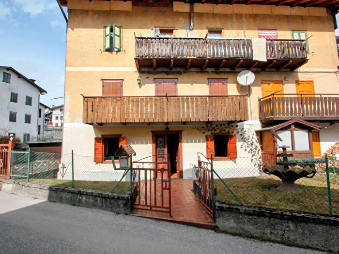 Appartamento trilocale in vendita in Via Ravina, Auronzo Di Cadore