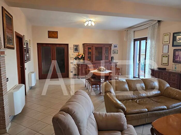 Casa con 5 locali in vendita in Via San Gaspare, Sonnino