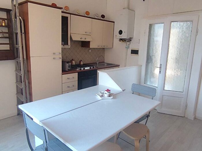 Appartamento bilocale in affitto in Alzaia Naviglio Grande, Navigli Darsena, Milano