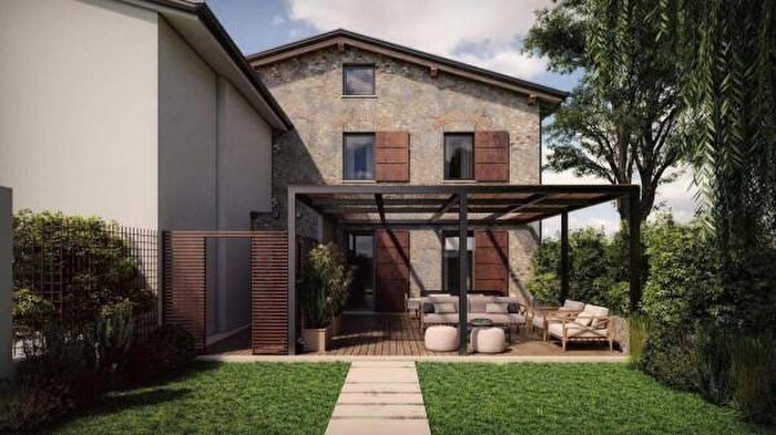 Appartamento quadrilocale in vendita in Via Crocialetto SNC, Pietrasanta