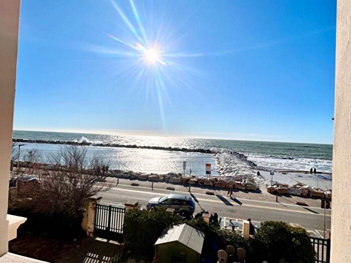 Appartamento quadrilocale in affitto in Piazza Sardegna, Marina di Pisa, Pisa
