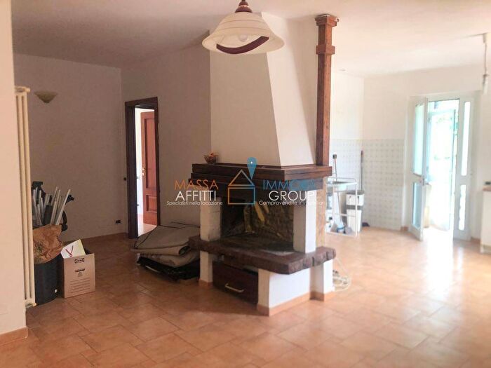 Casa con 5 locali in affitto in Via Ferdinando Martini, Centro, Massa