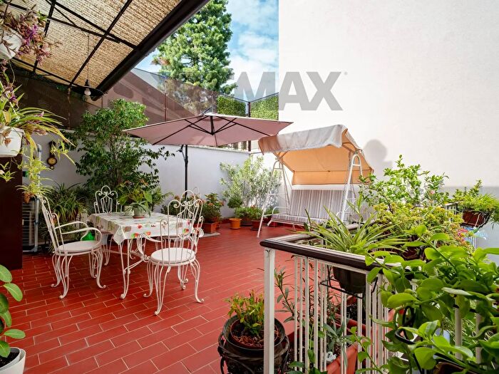 Casa con 6 locali in vendita in Via Monte Altissimo, Milano