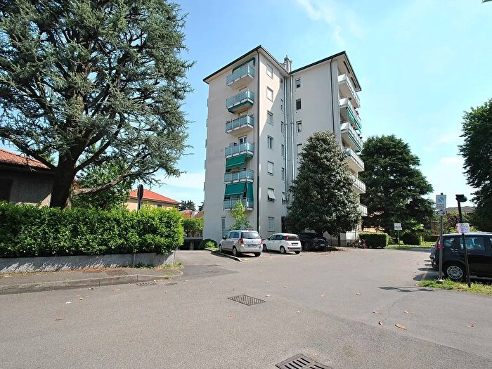 Appartamento trilocale in vendita in Via IV Novembre, Vimercate