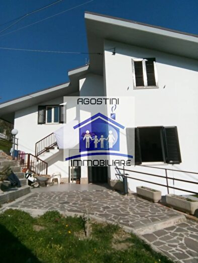 Casa in vendita in Civitella Del Tronto