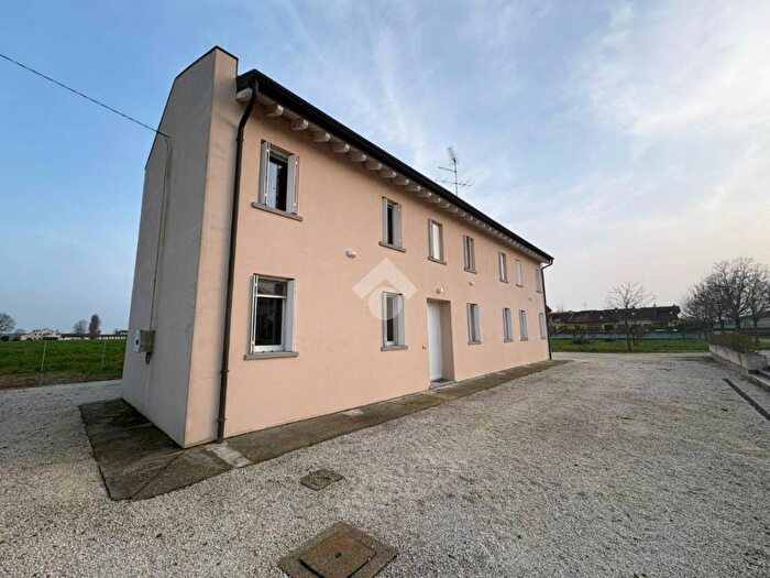 Appartamento quadrilocale in affitto in Via Undici Febbraio, Palidano, Gonzaga