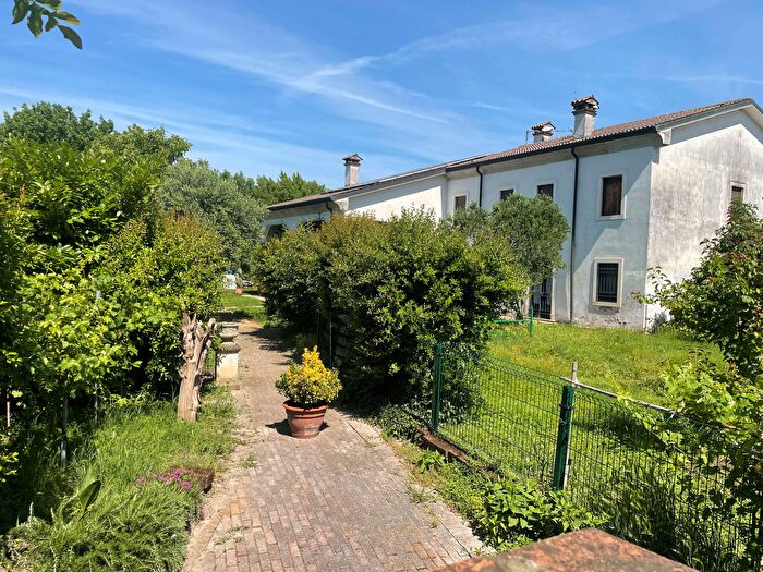 Casa con 15 locali in vendita in Via Legnago, Palu