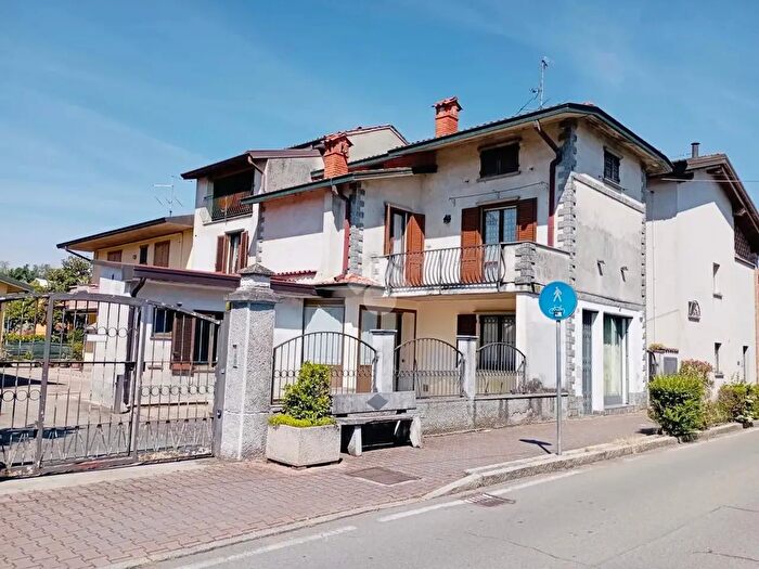 Casa quadrilocale in vendita in Via Circonvallazione, Mozzanica