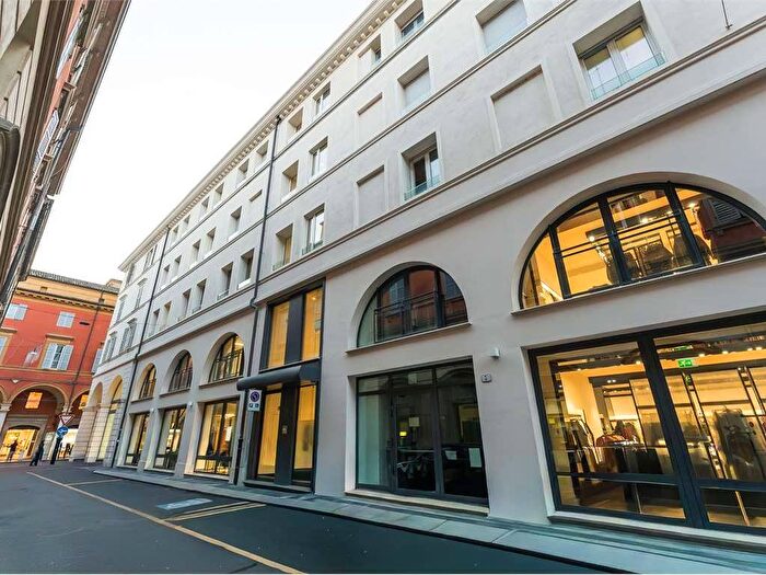 Appartamento con 6 locali in affitto in Centro Storico, Modena